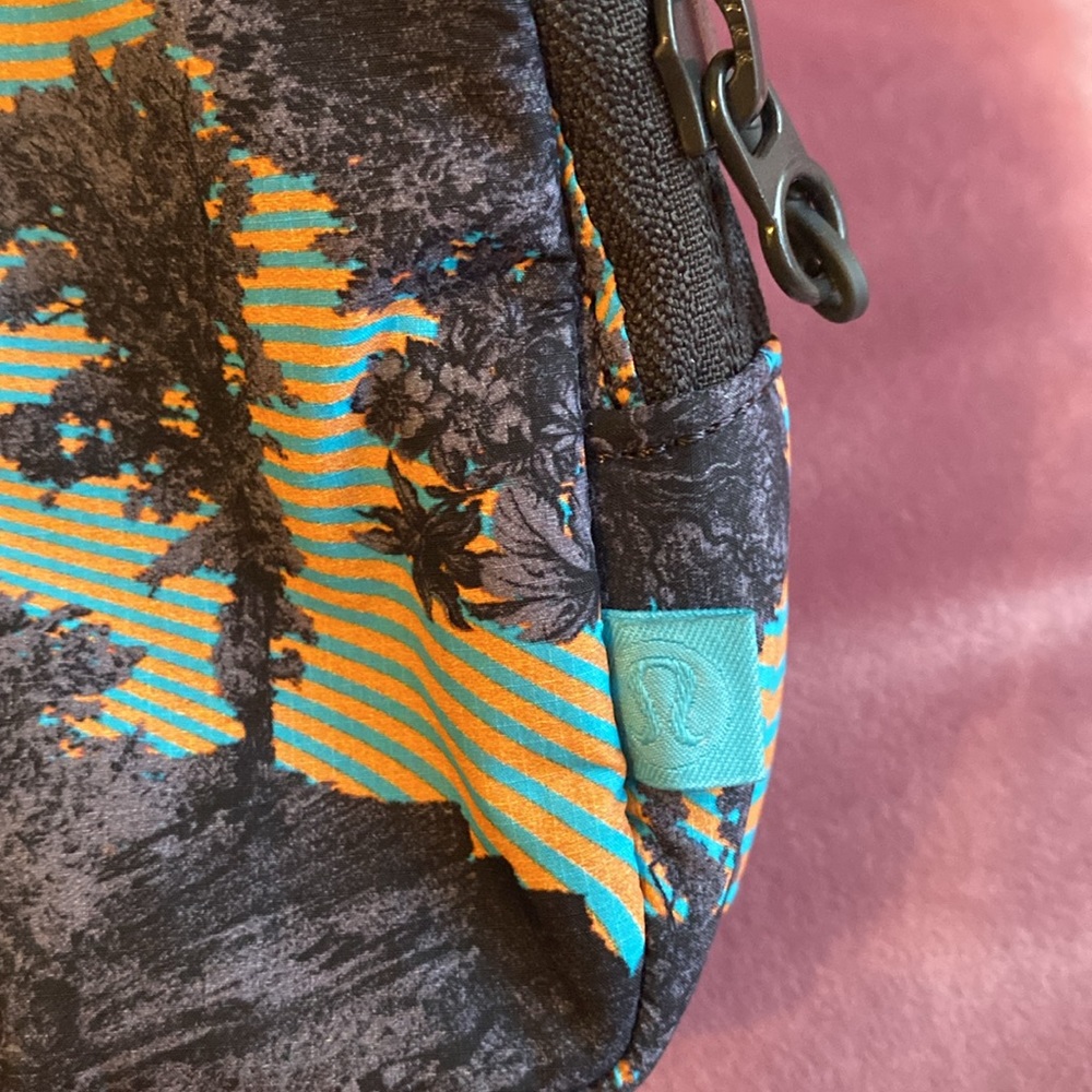 Lululemon mini bag. - Picture 3 of 7